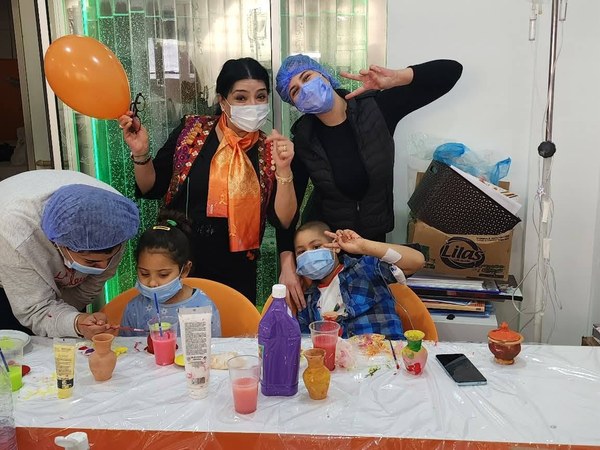 Activité d'animation organisée par ATEL pour les enfants hospitalisés en Tunisie